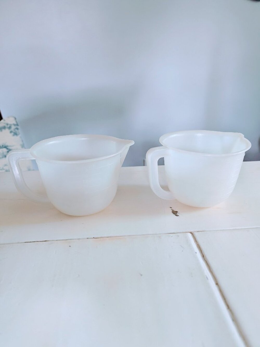 VTG Set of 2 Lustreware 2 Cup Measuring Cup White L-9 USA Retro Kitchen Spout